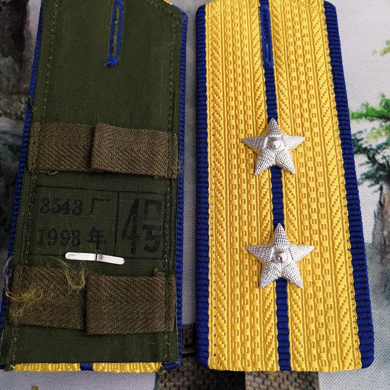 全新全套87式军衔空肩章校尉官硬肩牌板帽徽领花 87式空军大帽徽一个