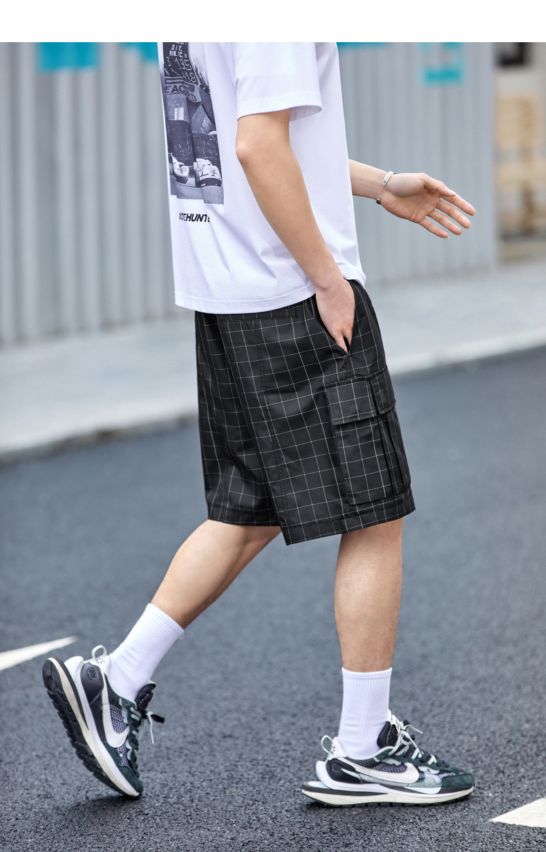太平鸟男装格子短裤男2022年夏季新款工装潮流格纹五分中短裤男黑色微