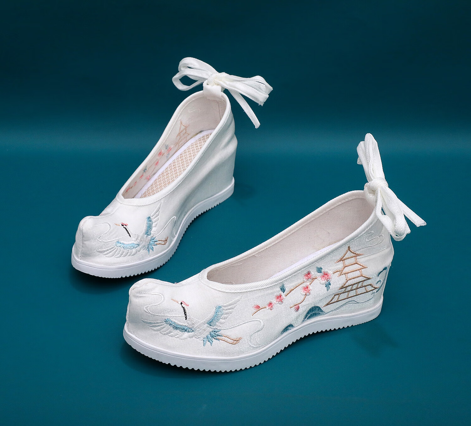 薇栾 新款古装鞋女汉服鞋子女复古汉服配鞋内增高古风鞋子女绣花鞋高