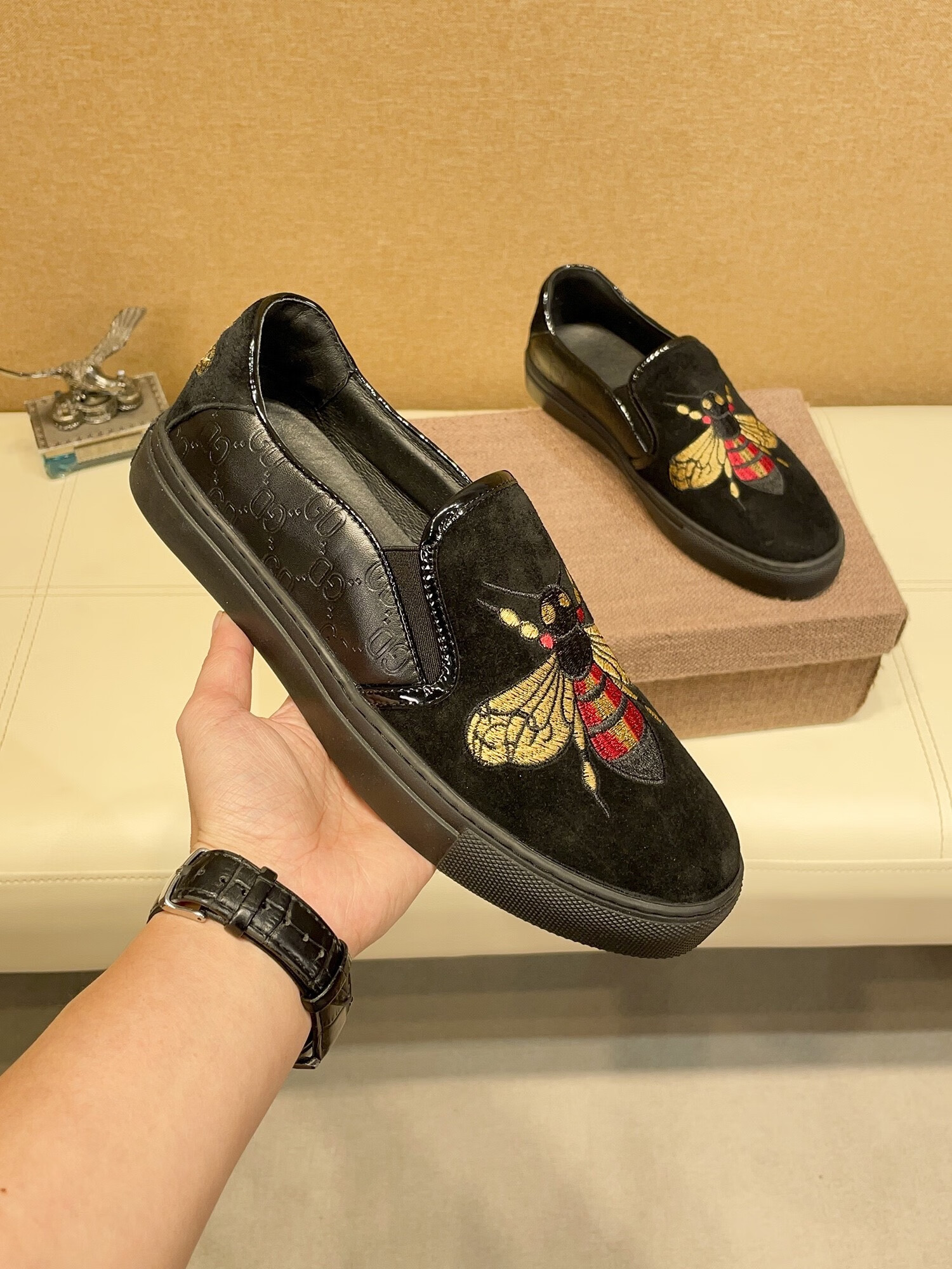 yxhk轻奢美杜莎欧洲站酷奇男鞋真皮乐福鞋小蜜蜂刺绣休闲板鞋大黄蜂