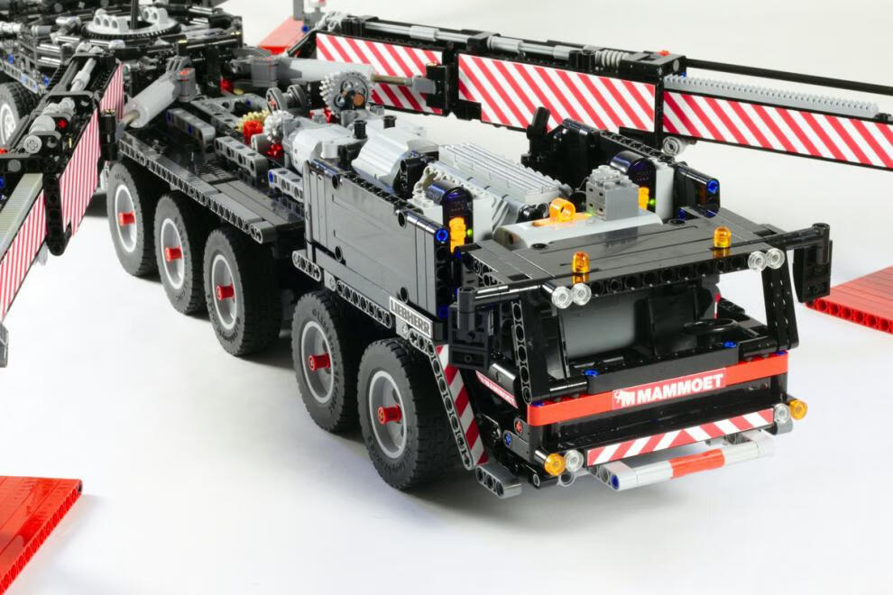 利勃海尔11200吊车起重机moc-20920适用科技积木电动高难度同款 红色