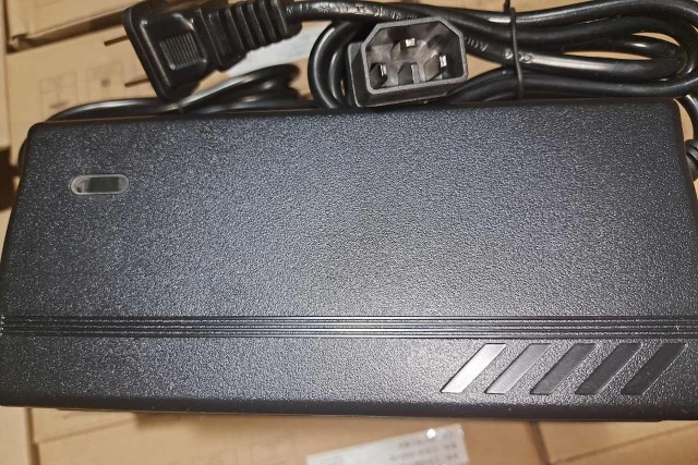 哈啰出行唐泽棒途充电器新国标铅酸充电器装厂配三竖 60伏20安(唐泽三