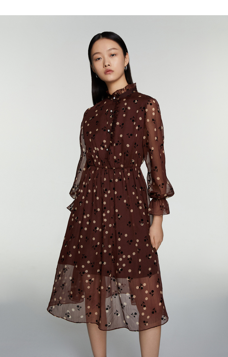 恩裳蔻2021秋季新款时尚波点印花木耳立领收腰中长款长袖连衣裙咖啡色