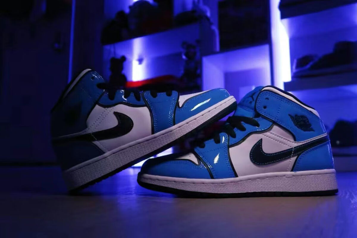 公司级高品质air乔midaj二次元小闪电黑白蓝男女篮球鞋二次元小闪电