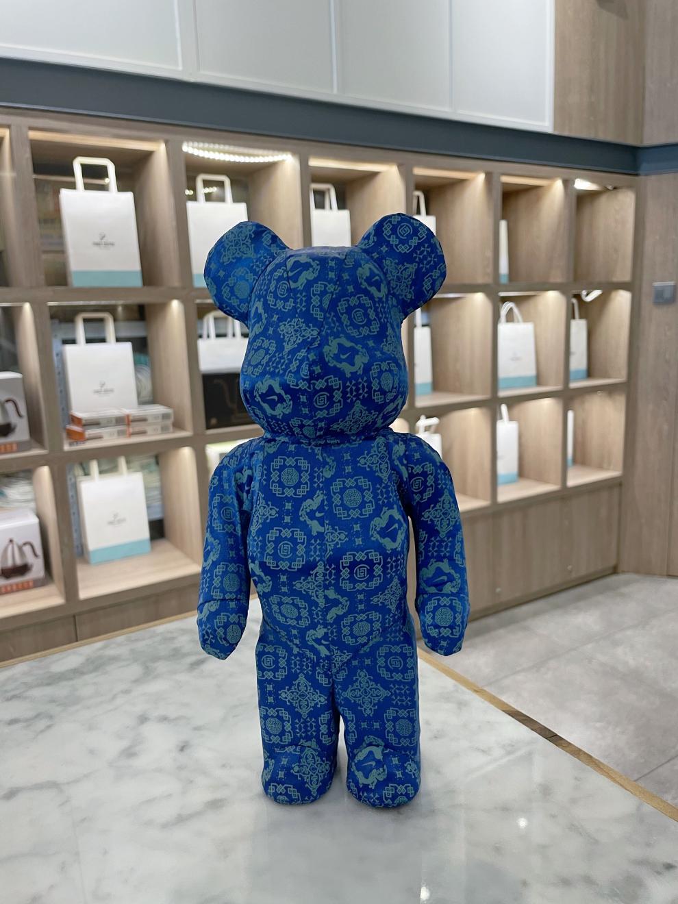 京选盲盒奖品小学生陈冠希同款蓝丝绸暴力熊摆件积木熊潮玩公仔盲盒橦