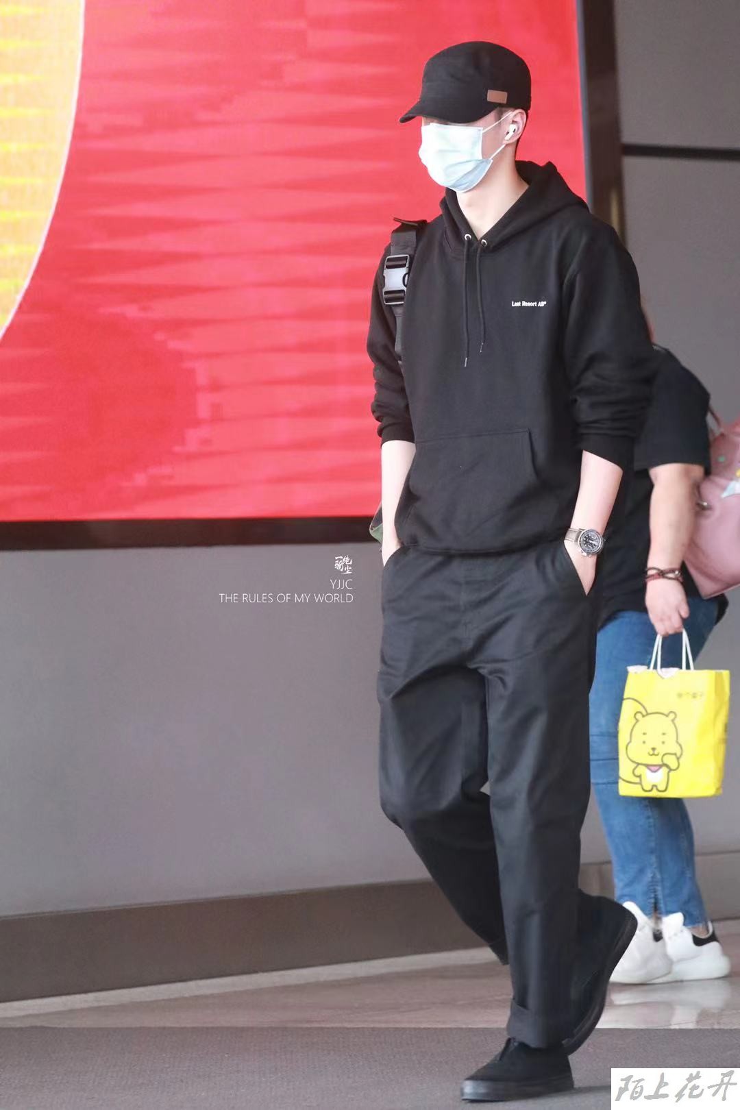 王一博同款衣服春秋黑色连帽卫衣女情侣宽松上衣时尚休闲外套男潮多款