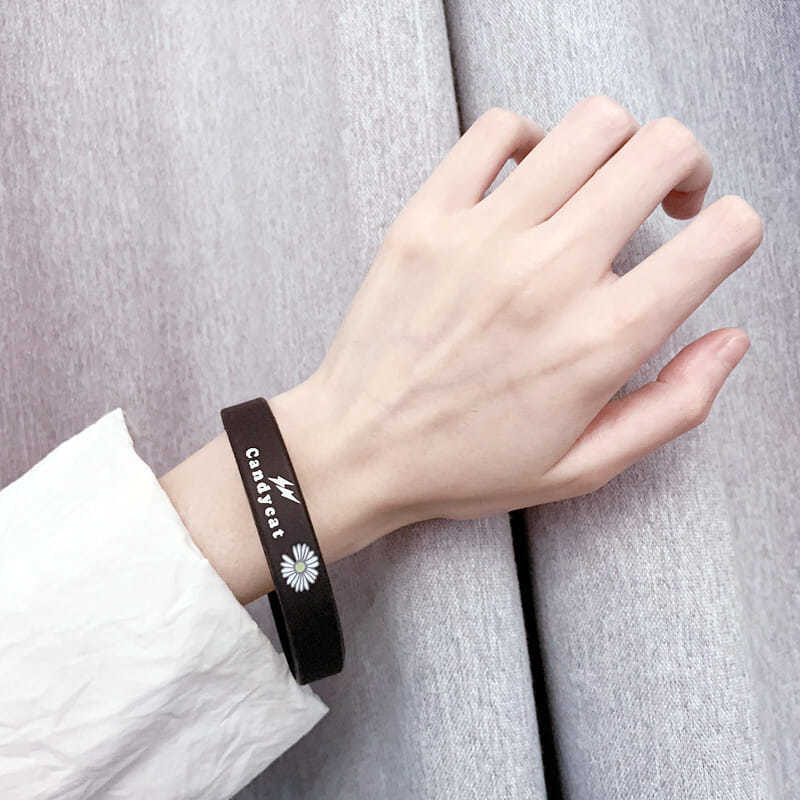 南枳权志龙潮牌小雏菊男女学生硅胶手环个性简约百搭闺蜜情侣橡胶腕带
