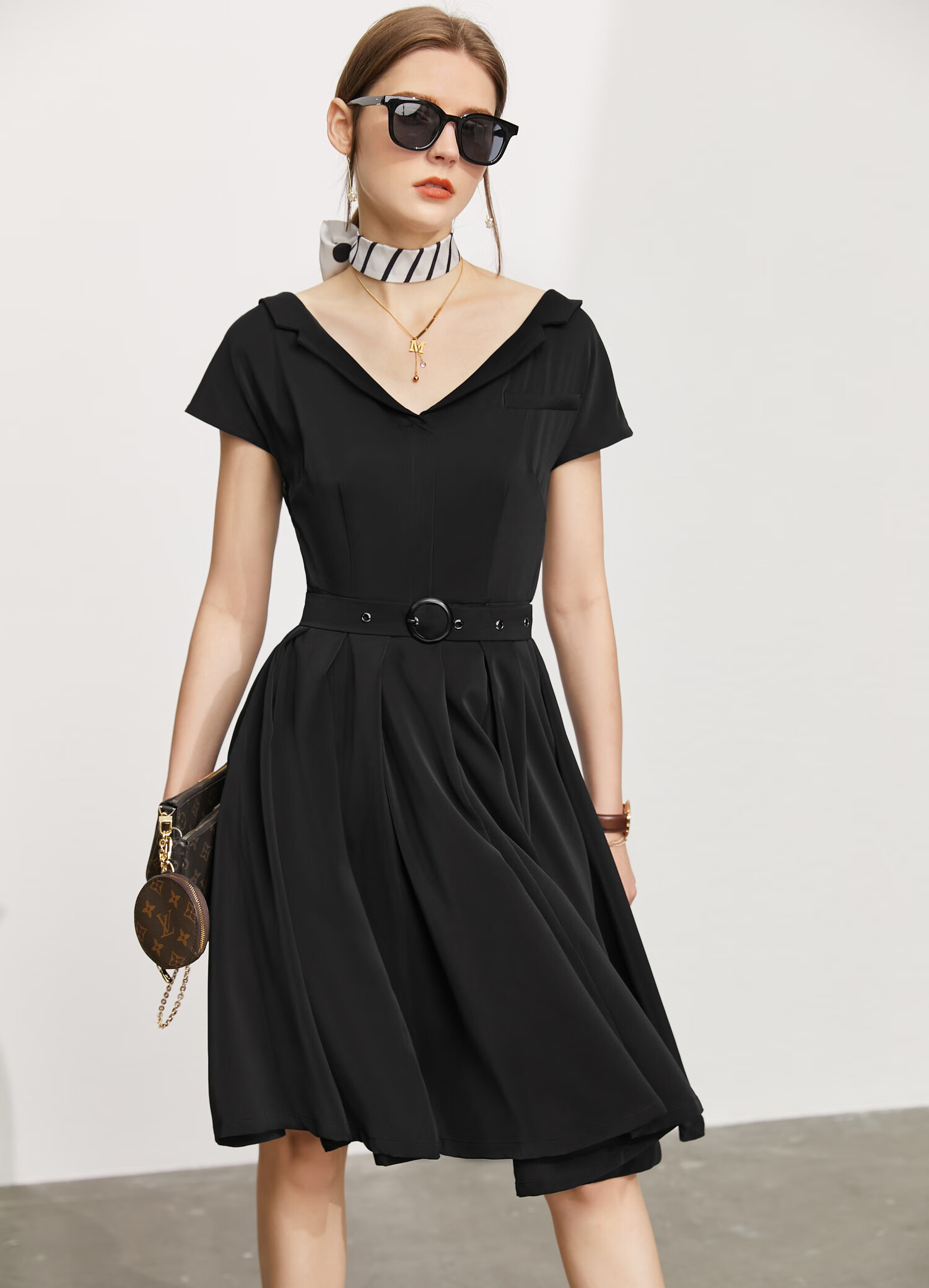 amii极简chic欧洲站ins心机连衣裙2021夏修身小黑裙翻领腰带裙子 黑色
