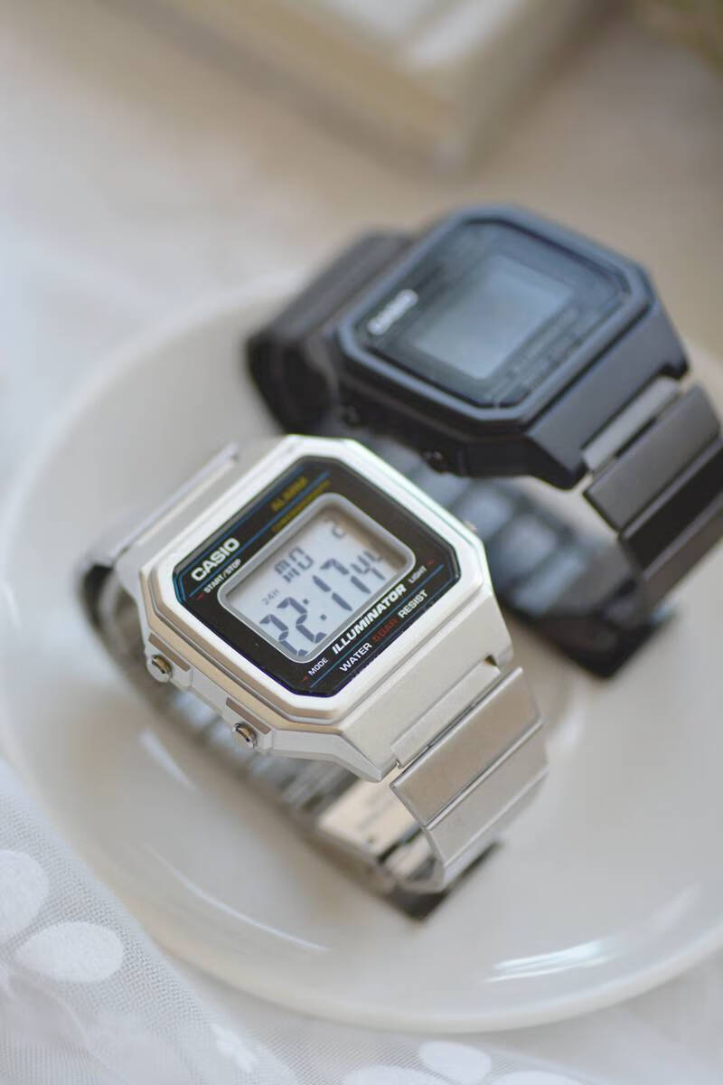 卡西欧(casio)男女手表黑武士电子表复古反显b640/b650wb-1b/wc w-215