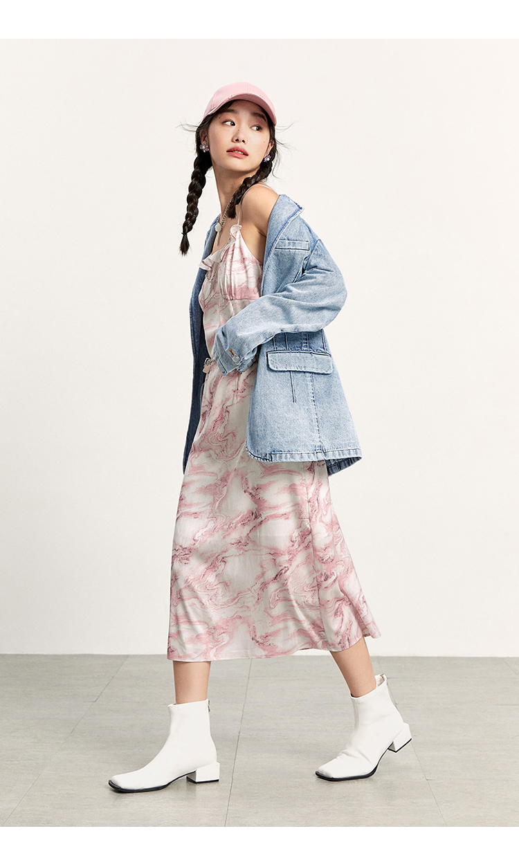 太平鸟女装吊带连衣裙2021秋季新款早秋印花连衣裙纯欲风雪纺长裙