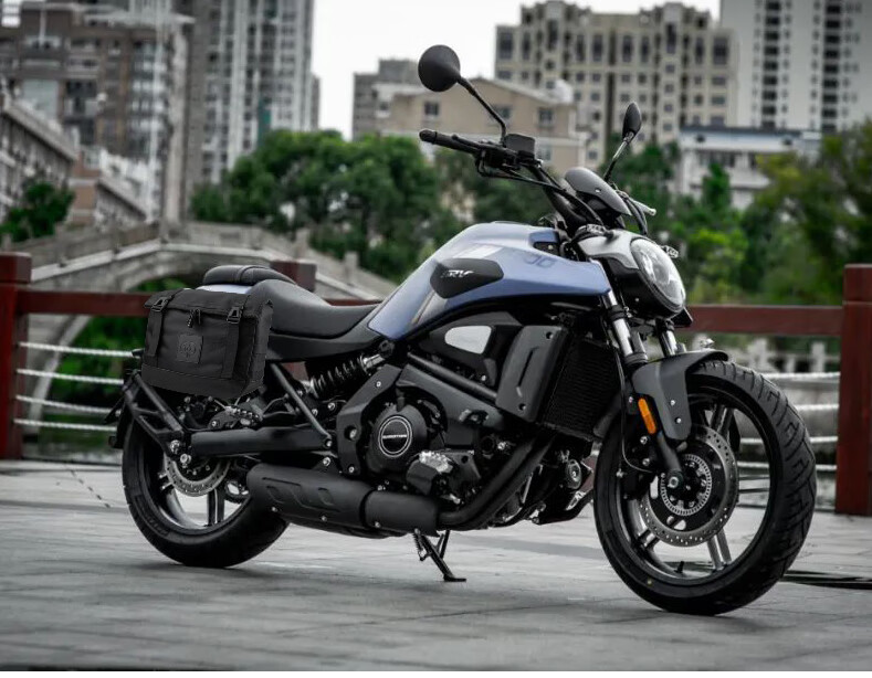 2021年适用钱江qjmotor闪500摩托车改装防水边包可放全盔侧包边箱尾箱