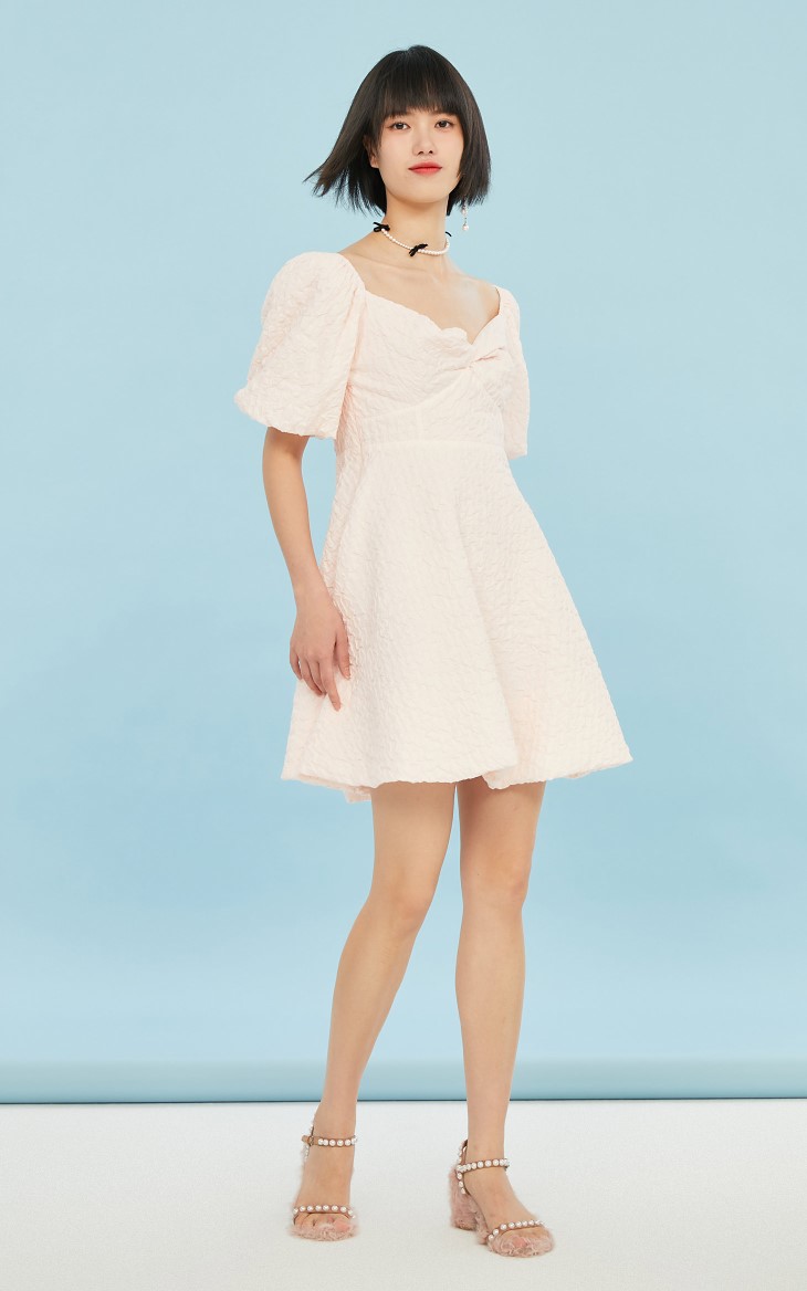 only2021夏季新款立体浮雕图案a字泡泡袖设计连衣裙女121207157 h2z