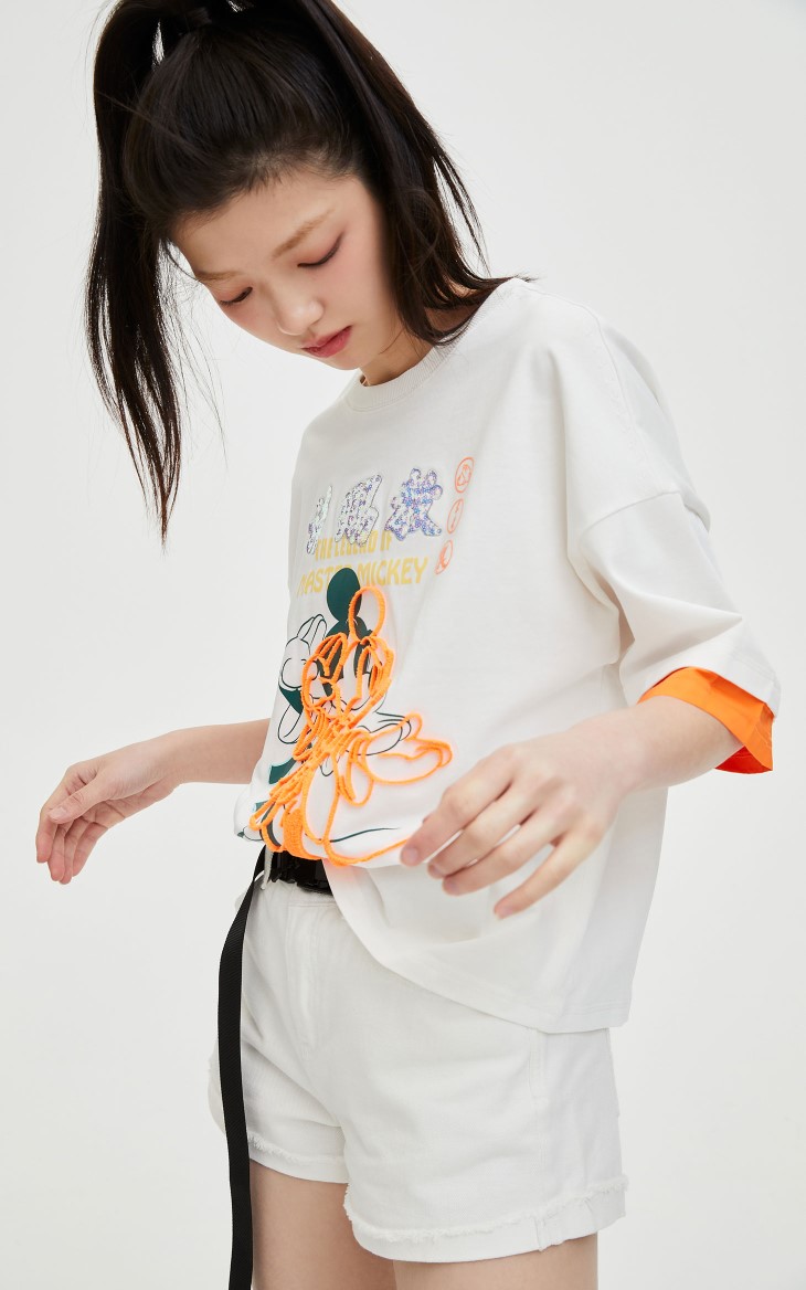 only2021夏季新款迪士尼米奇合作款卡通图案印花t恤女121201069 奶白