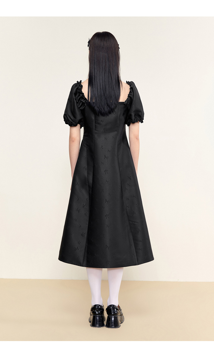太平鸟女装黑色提花连衣裙2021秋季新款方领气质法式泡泡袖长裙黑色m