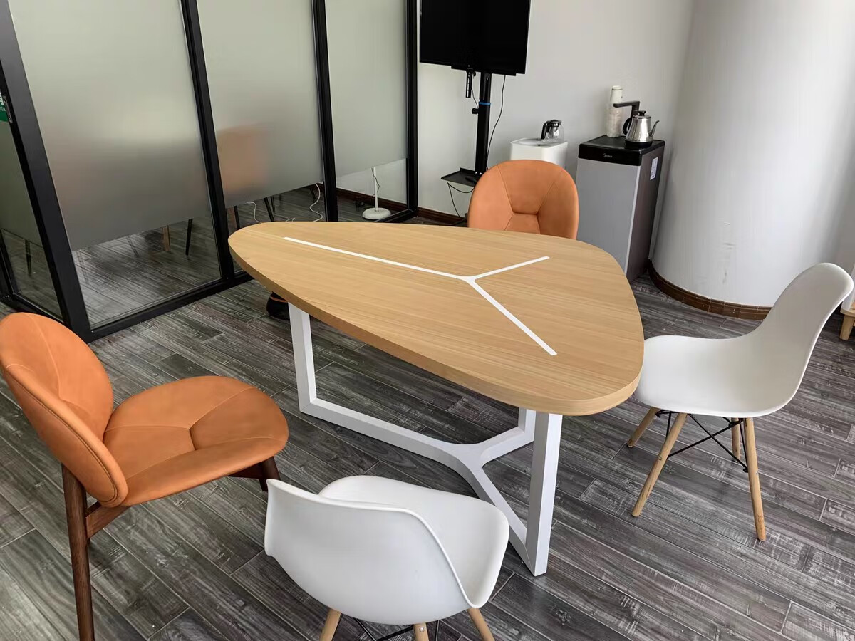 小米阳光 三角形会议桌 北欧烤漆三角形餐桌现代简约异形办公桌个性