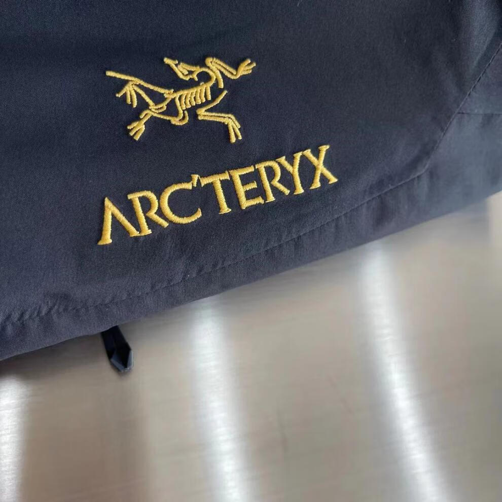 始祖鸟硬壳冲锋衣夹克连帽压胶户外外套始祖鸟旗舰男装 黑色 s【图片