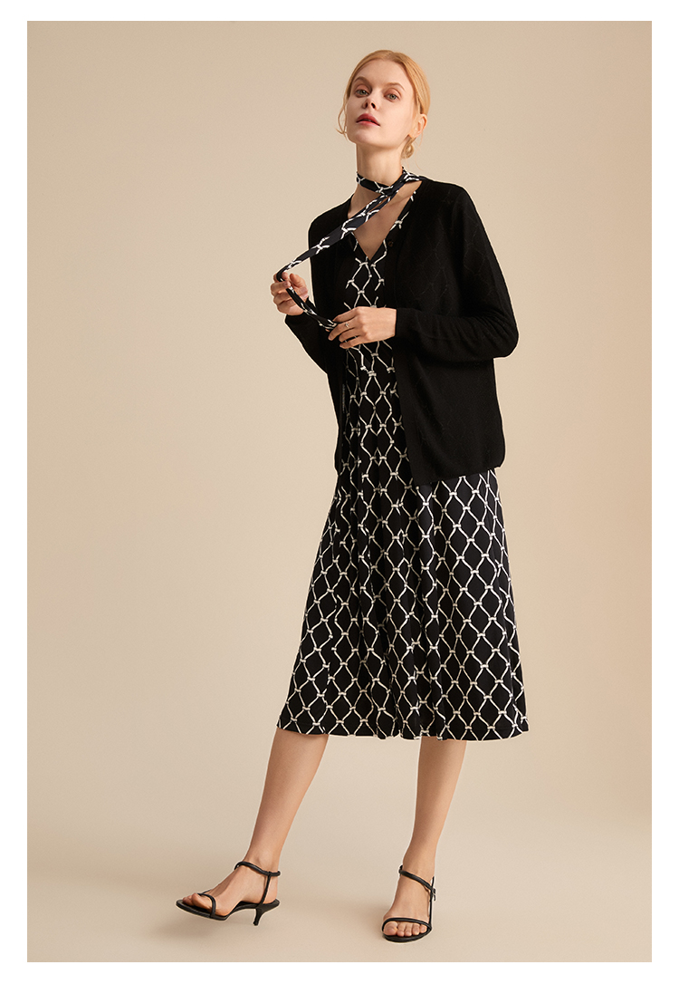 zb珍贝2021春夏新款女装可机洗桑蚕丝圆领开衫长袖简约薄款7012浅绿