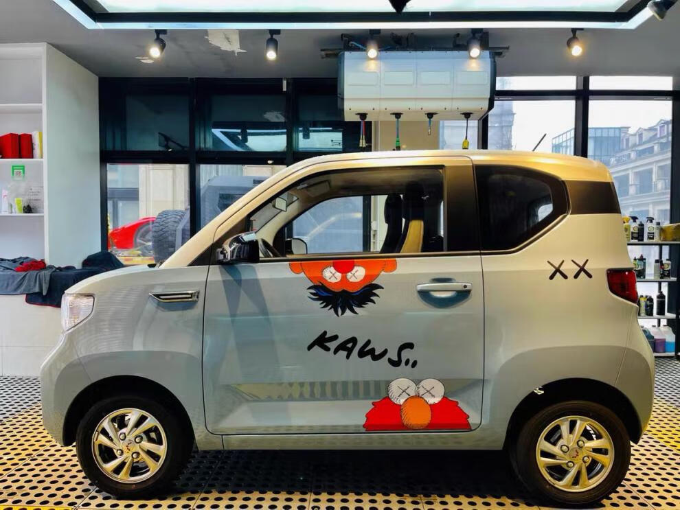 适用于五菱宏光miniev车贴马卡龙车身可爱皮卡丘卡通贴画汽车装饰划痕