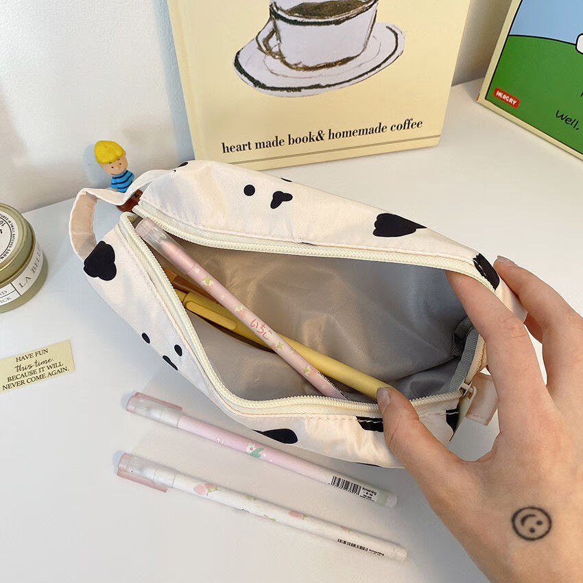 奶牛笔袋女学生初中生ins风可爱软萌大容量高颜值奶牛纹收纳袋羊羔毛