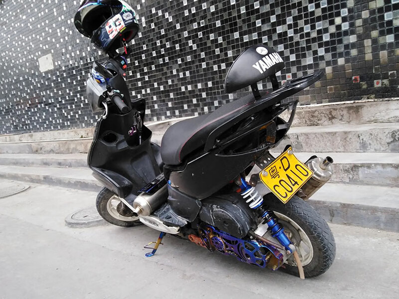 适配摩托电动车福喜巧格bws鬼火rsz后靠背适用雅马哈改装配件迅鹰靠垫