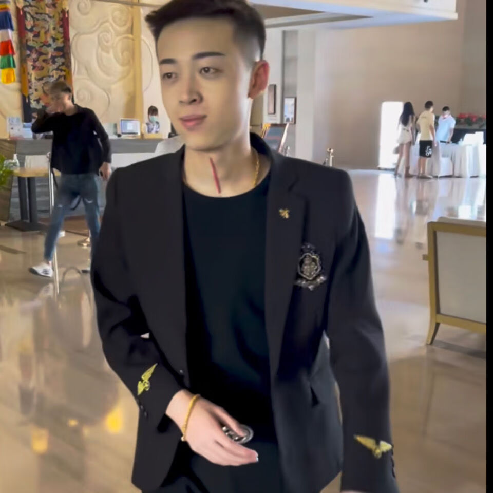 aderocean18岁-35岁宇将军同款西服男社会精神小伙西服套装西装小脚