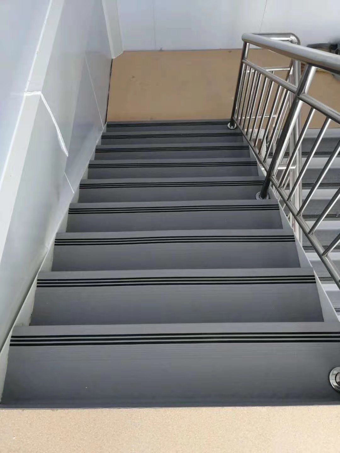 美伊喏 楼梯踏步防滑垫条幼儿园台阶饭店地胶整体塑胶楼梯踏步板 浅