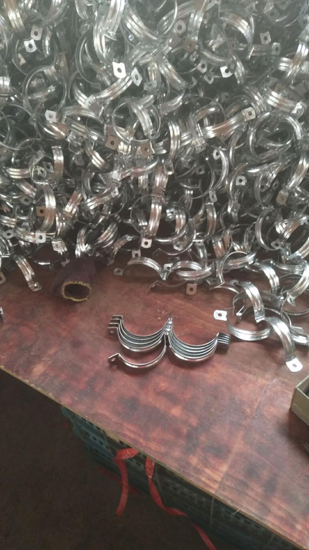 灯笼抱箍带胶皮吊卡喉箍不锈钢钢管卡丝杆吊管空调管夹固定扣子dn32