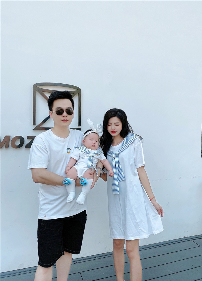 迪士尼 disney 网红亲子装炸街夏海军风一家三口婴儿高端母女裙洋气
