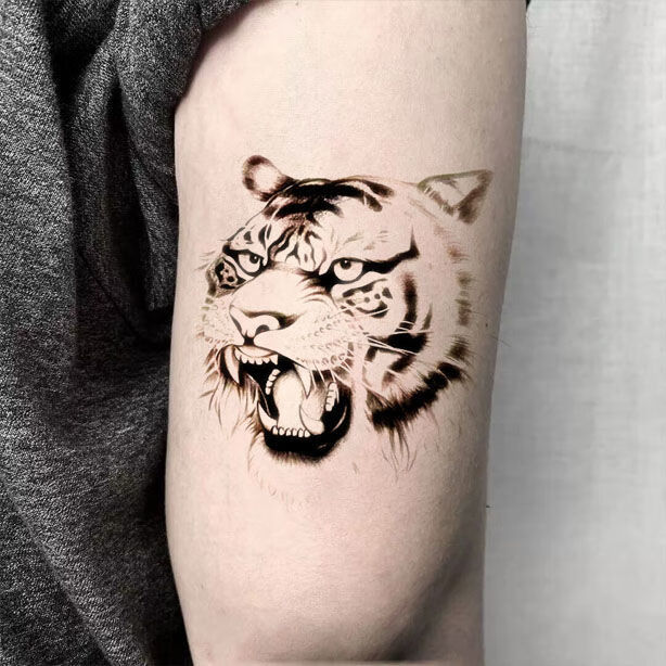 虎头纹身贴刺青防水纹身贴纸男手臂胸口后背身体刺青愤怒老虎头送男