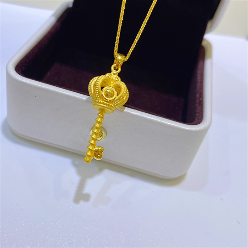 御龙镜珠宝 999足金皇冠黄金吊坠女金钥匙纯金坠子金锁匙锁骨链金锁