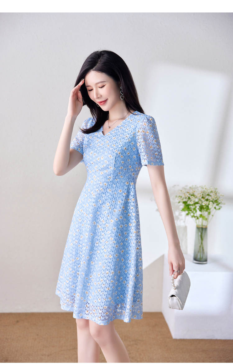 奢姿2022年夏装新款大码女装胖妹妹时尚气质小v领轻奢简约连衣裙蓝