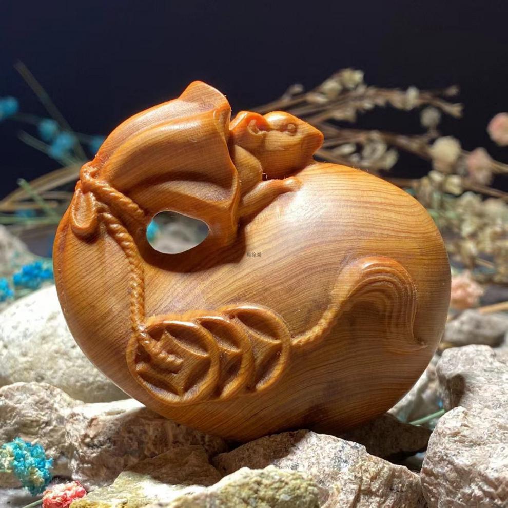 手中有钱老鼠钱袋太行崖柏陈化料红油奶香手把件车挂钥匙扣福袋木雕霜