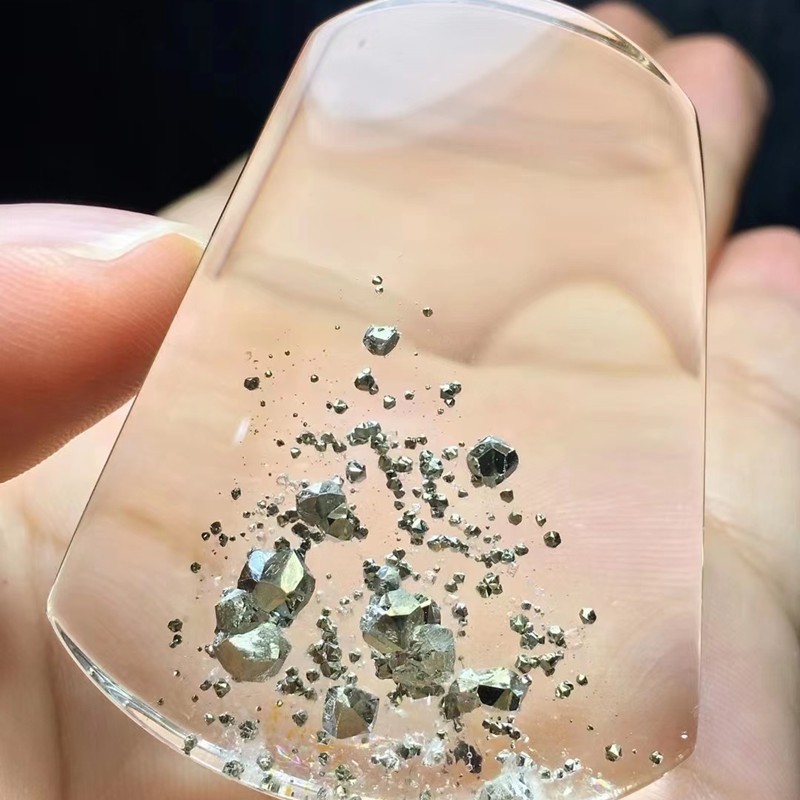 天然形成包裹体黄铜矿平安无事牌吊坠晶体水润透亮颗粒大金光闪闪佩戴