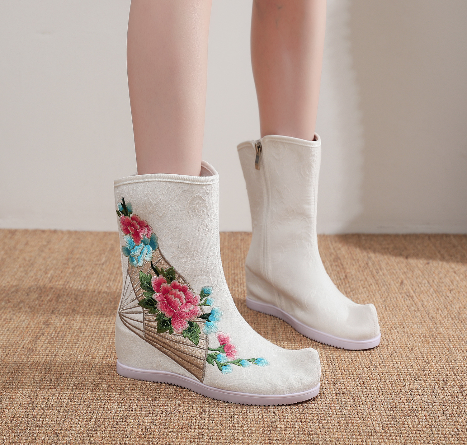 京福强老北京布鞋女靴弓鞋翘头靴 2021秋季绣花布鞋 汉服鞋内增高高跟