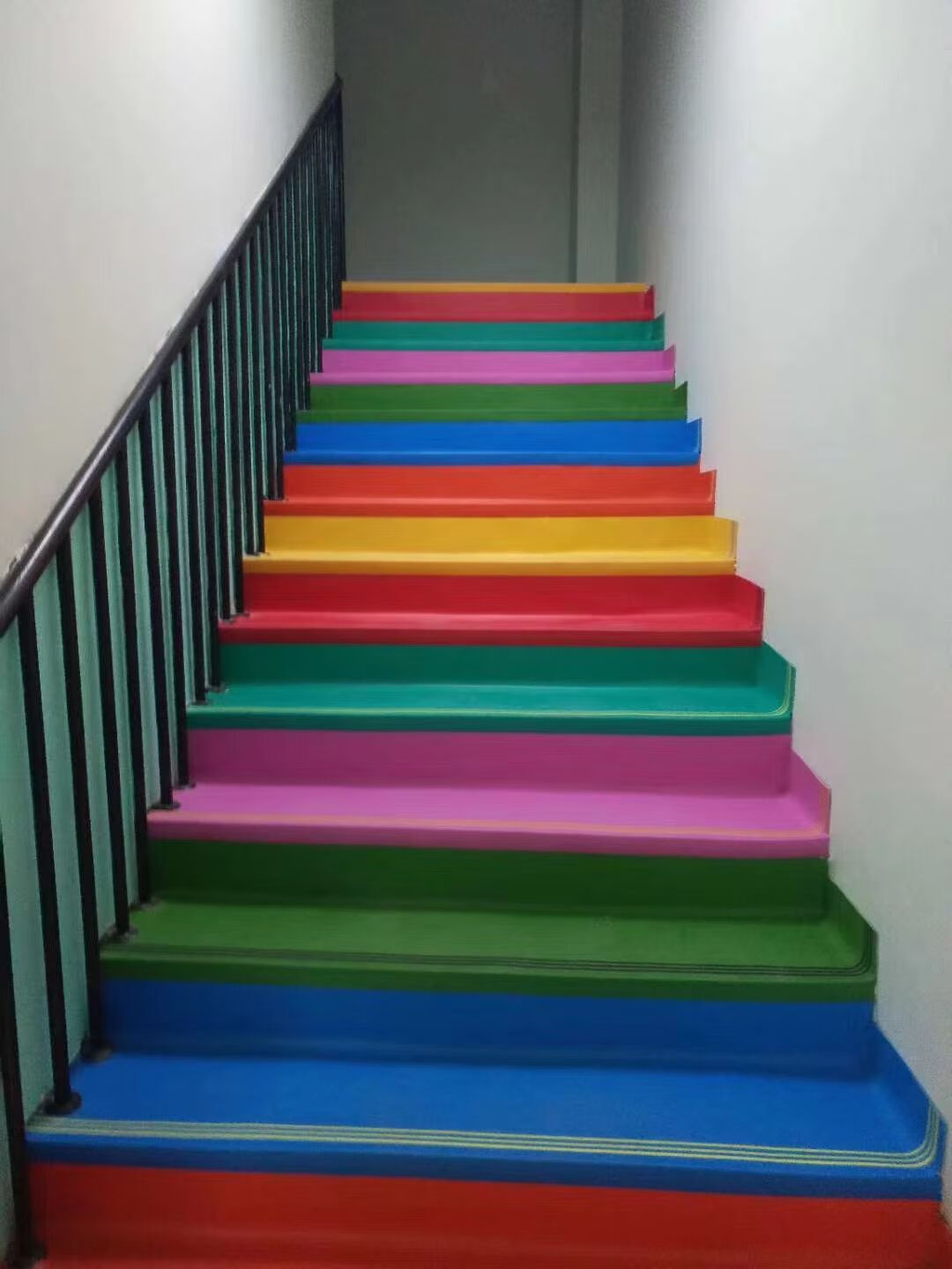 美伊喏 楼梯踏步防滑垫条幼儿园台阶饭店地胶整体塑胶楼梯踏步板 绿色