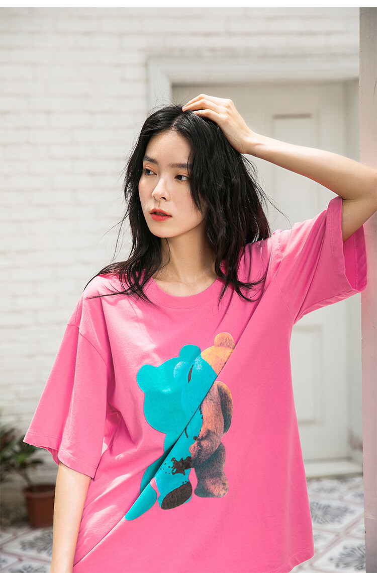 两三事 熊熊分身 2021夏季新款个性小熊印花中长款纯棉t恤女宽松 粉红
