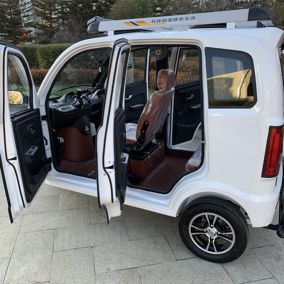 全封闭三轮燃油摩托车残疾人燃油助残车老年人载客客运三轮摩托车150