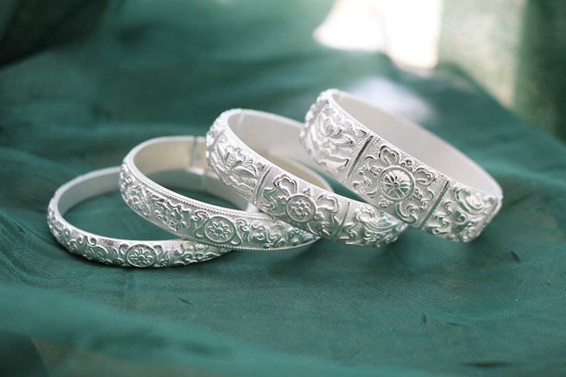 晨代骄云南寸氏雪花银手镯吉祥八宝银手工s999足银手镯送妈妈国风手镯