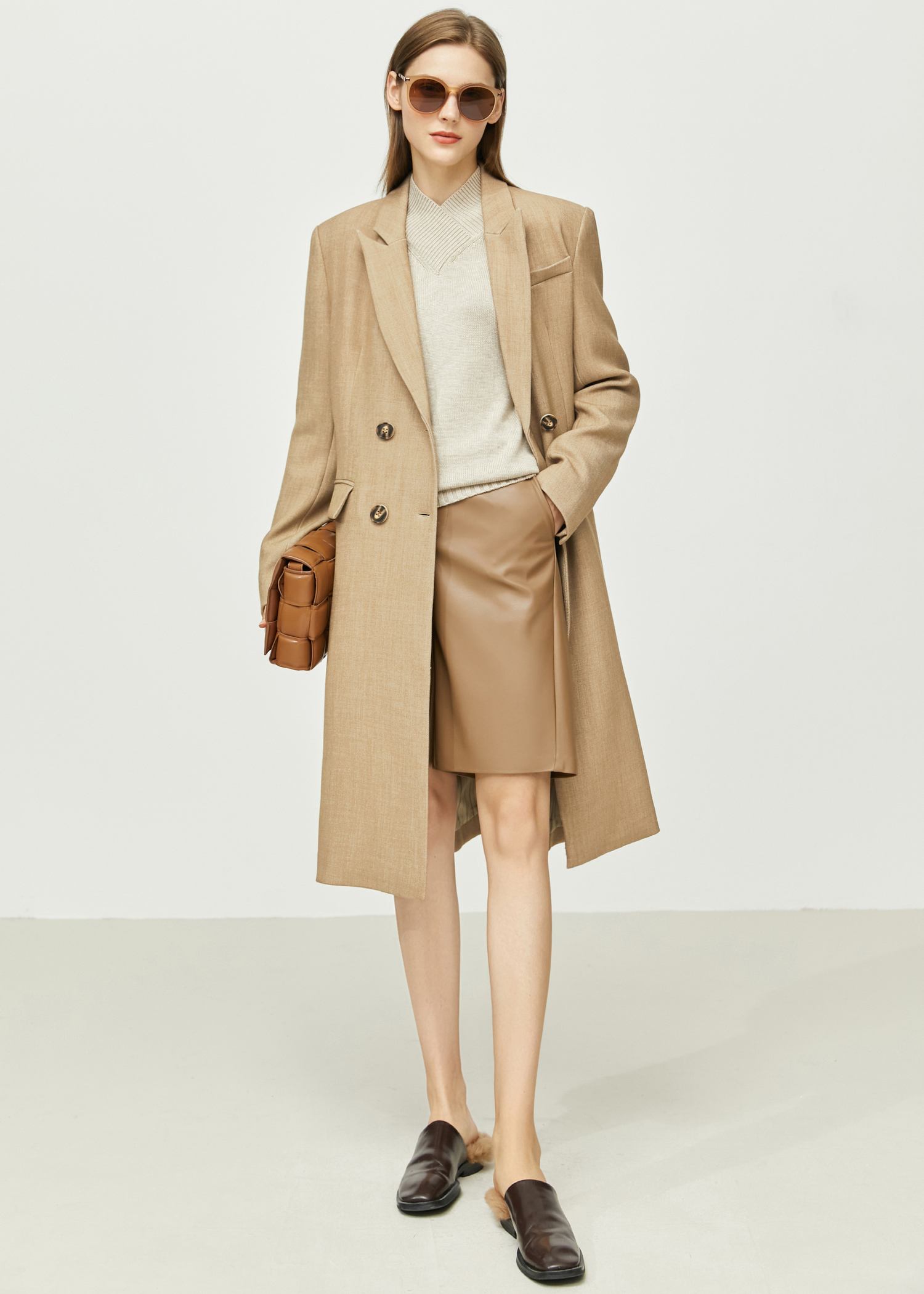 amii极简通勤翻驳领双排扣长款人字纹外套女2021秋季新款开叉上衣冷