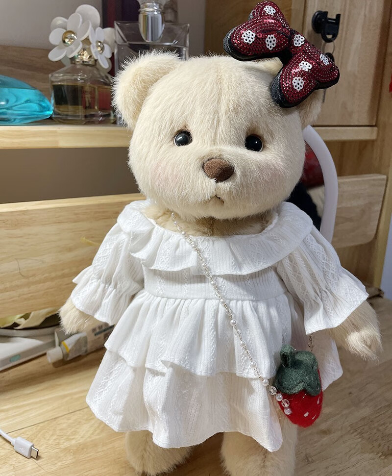 万代莉娜熊衣服 丽娜小熊30厘米公仔衣服网红背带裤套装连体睡衣毛衣