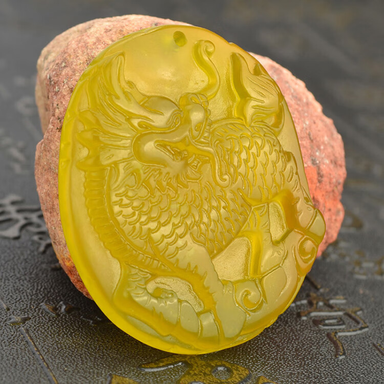 同伴黄岫玉麒麟挂坠玉麒麟牌子玉吊坠挂坠玉石女款挂件带证书