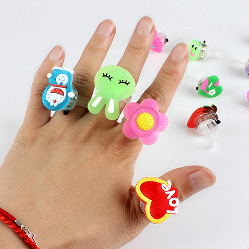 定制儿童戒指发光小玩具塑料戒指夜市地摊卡通公主钻石指环饰品手饰三