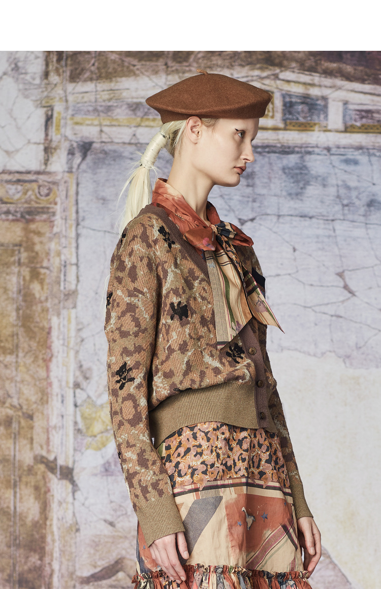 达衣岩v领豹纹嵌花毛织开衫2021秋季新款文艺立体小熊长袖针织衫 依旧