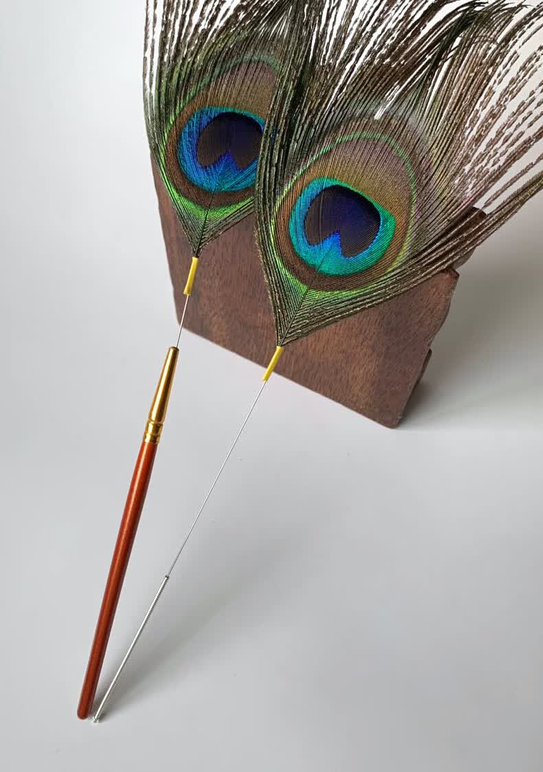 毛 采耳工具打耳朵银雀羽毛挖耳朵扫脸spa按摩耳毛棒 木柄孔雀毛【五