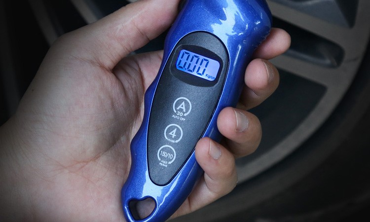 汽车轮胎气压表胎压带充气高精度数显电子压力检测表胎压计监测器标准