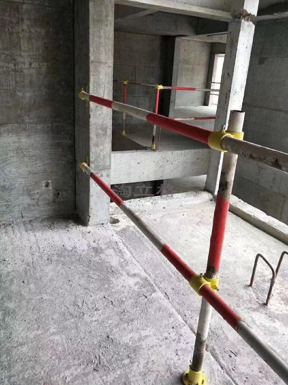 定型化临边防护连接件 建筑工地楼梯栏杆扶手 钢管工程塑料扣件 横杆