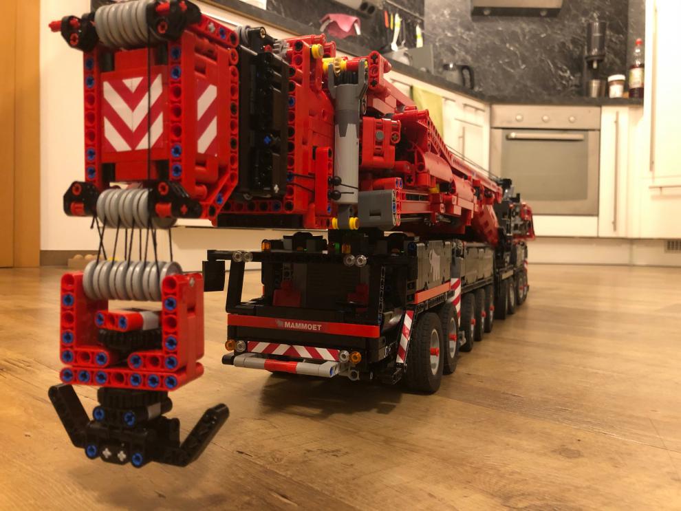 乐·高吊车利勃海尔 利勃海尔11200吊车起重机moc-20920适用科技积木