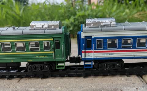 火车模型轨道儿童电动玩具中国yz25tg绿红蓝白皮客车厢男孩儿童节礼物