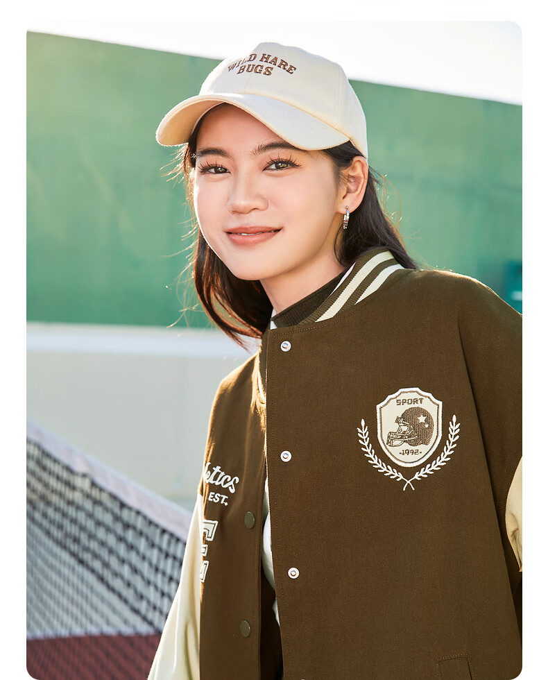 三福厚外套2022冬校园风撞色英文图案棒球服上衣女装462682 枣红 160
