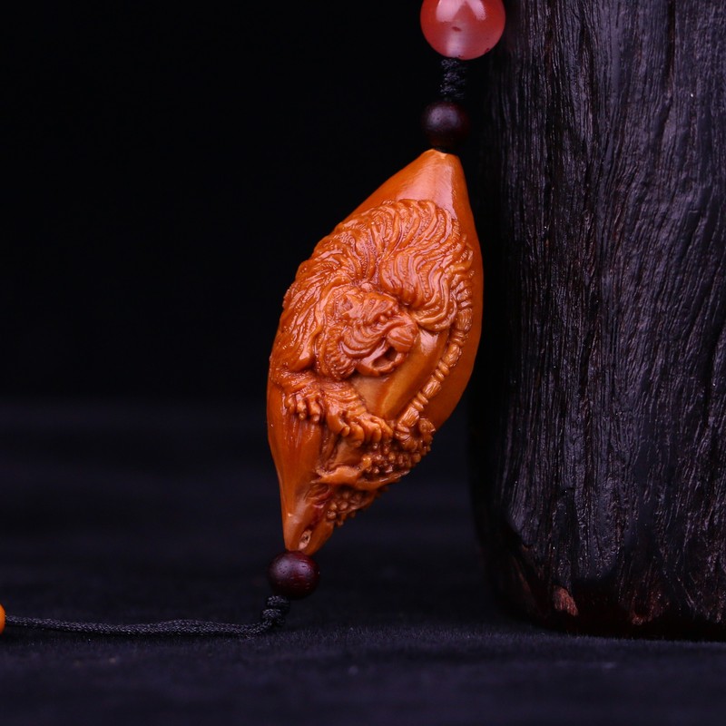 盘道周泉兴十二生肖橄榄核雕单子梅林老核挂件苏工文玩舟山纯手工狗